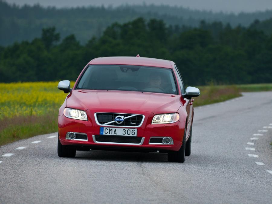  Volvo V70 R-Design 2011 года  (фото 9 из 23)